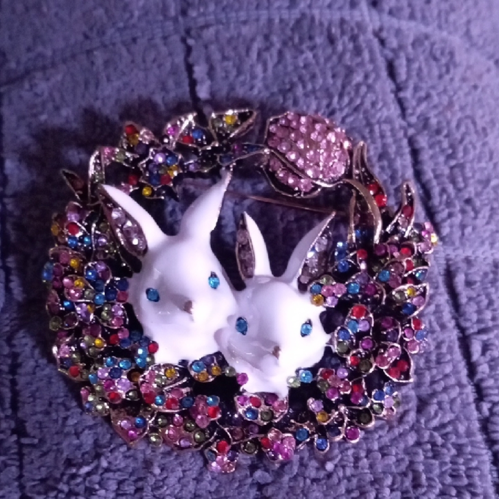 ADORABLE EASTER BUNNIES IN A CRYSTAL WREATH 🐇🐰🐇